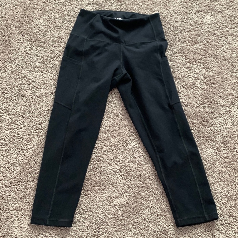 Women’s black capri leggings